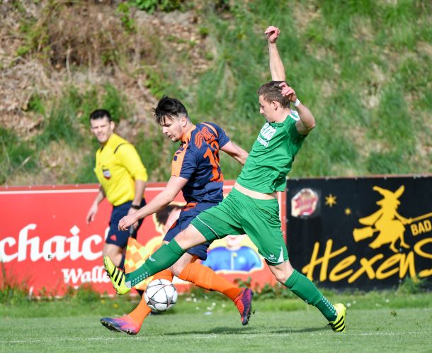 Fussball SV Bad Schallerbach vs SV Gmunden 08.04.2017-1