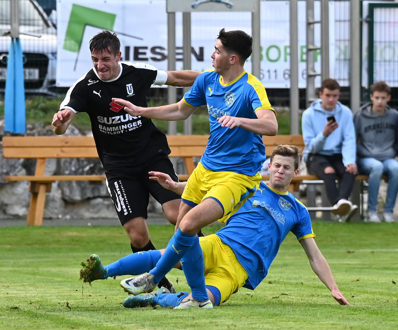 neukirchen thalheim foul an torschuetze georg etzmannseder