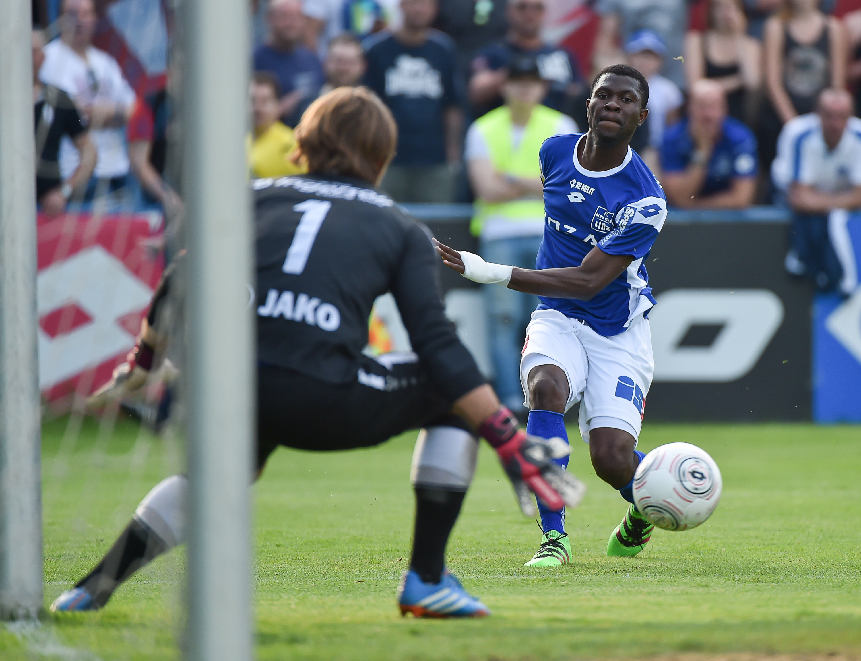 Fussball FC Blau Weiss Linz vs SK Vorwaerts Steyr 27.05.2016-1-20