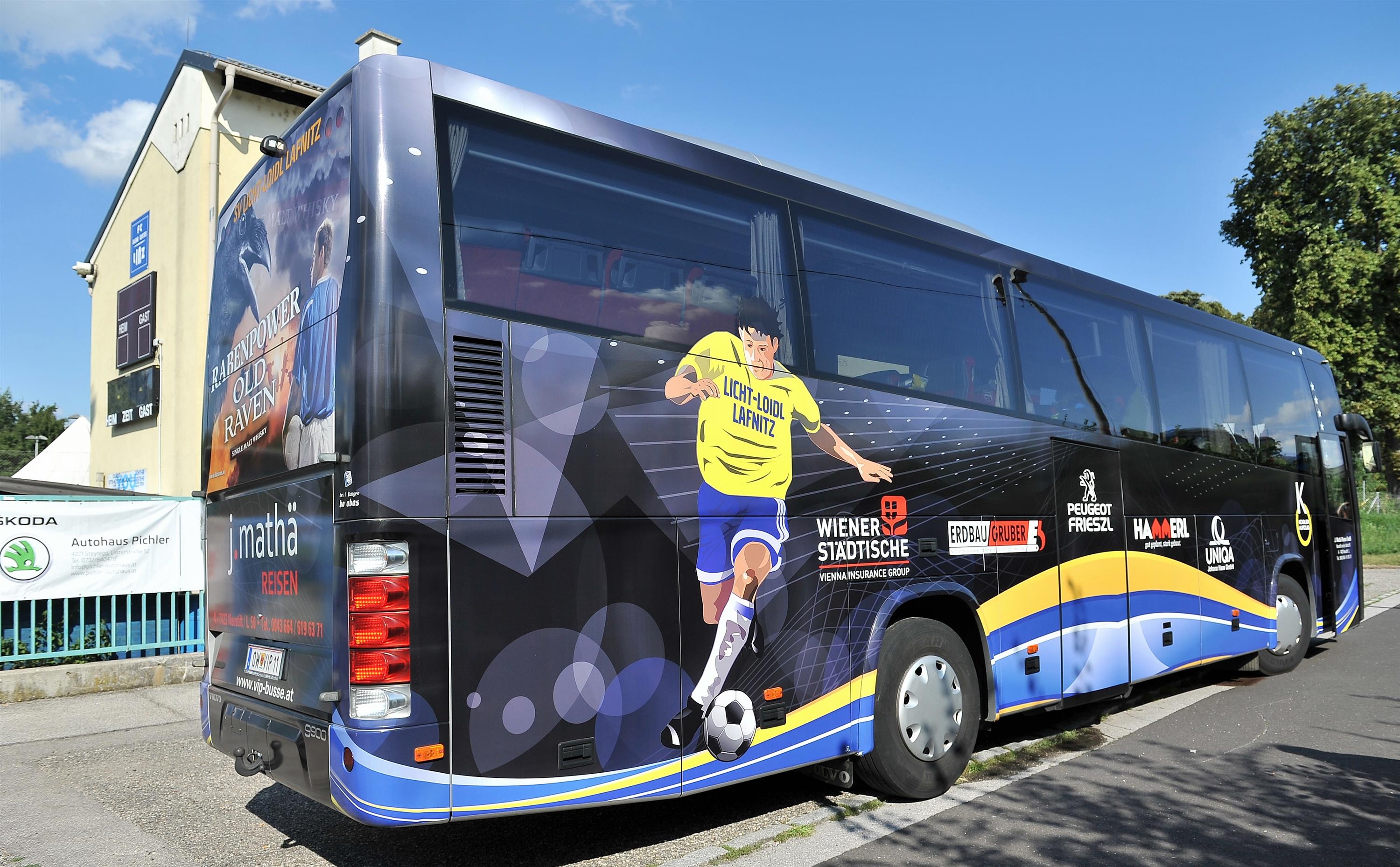 Fussball Blau_Weiss_Linz_vs_SV_Lafnitz_11.08.2013_-_Mannschaftsbus_SV_Lavnitz