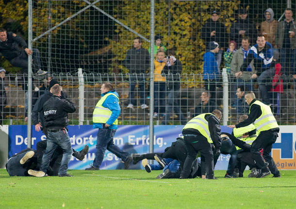 Fussball SK Vorwaerts Steyr vs FC Blau Weiss Linz 26.10.2015-2-2 Bildgröße ändern