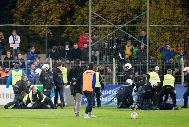 Fussball SK Vorwaerts Steyr vs FC Blau Weiss Linz 26.10.2015-2-3 Bildgröße ändern