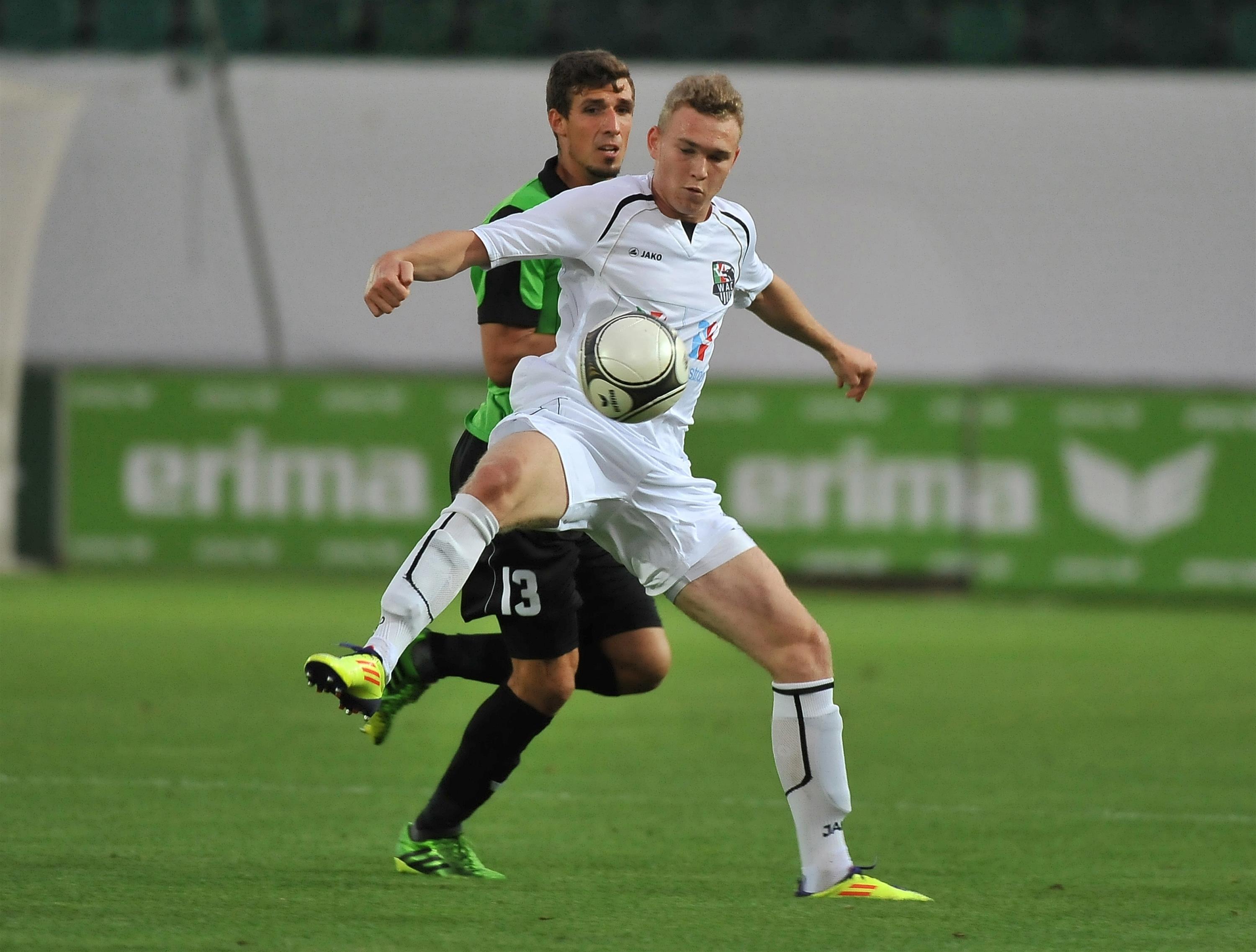 Fussball FC_Pasching_vs_WAC_Amat._12.09.2013_-_Marco_Perchtoldgrn_vs_Christoph_Rabitschweiss