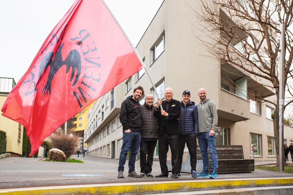 Forza Leiwand Marcello Demner Roman Zeisler Toni Polster Martin Hinteregger und Dominik Rotter fur Leiwand und gegen Oasch 